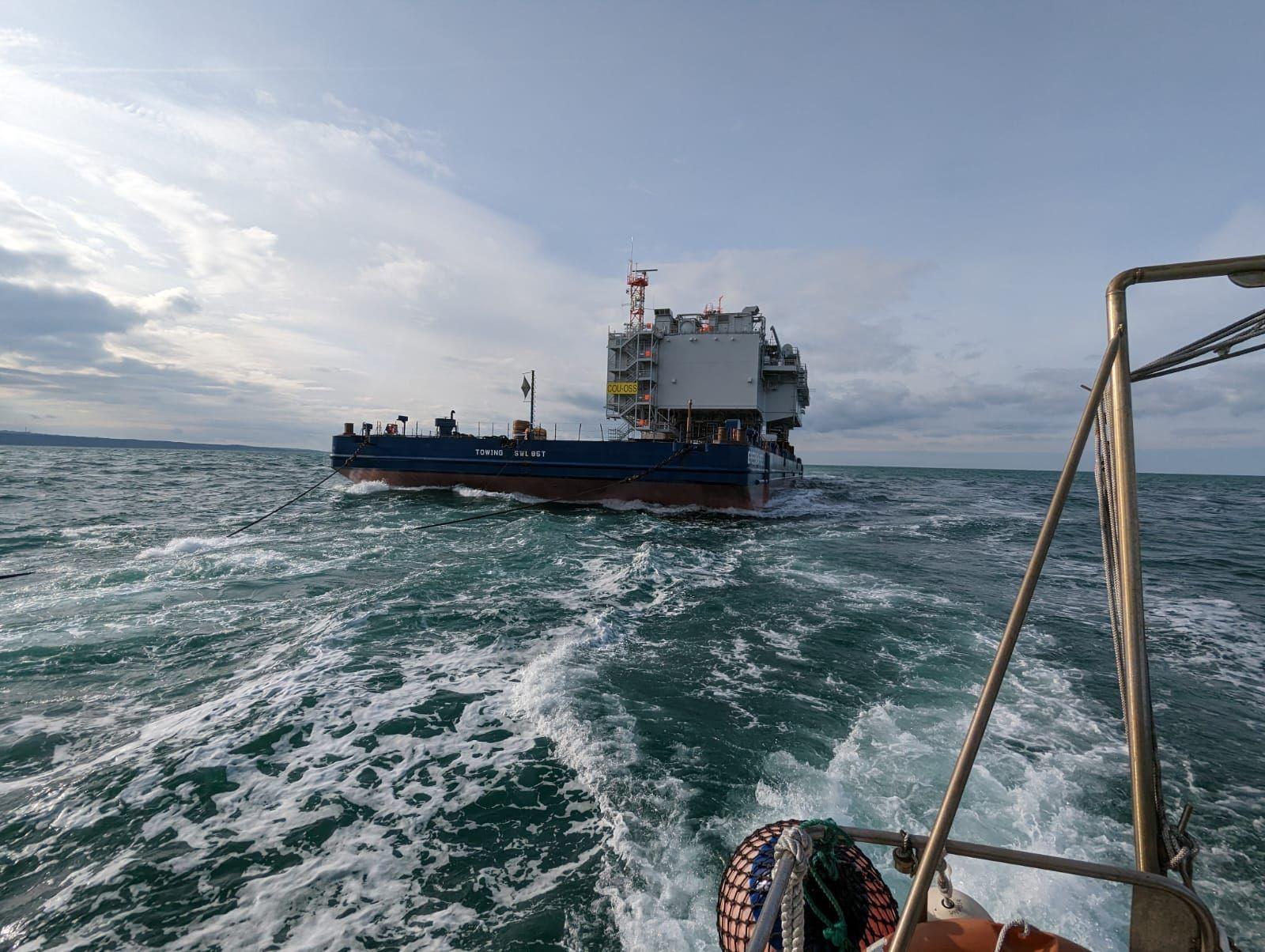 Port de Cherbourg Arrivee_de_la_station electrique_du_champ_eolien_de_Courseulles®Hervé Monin