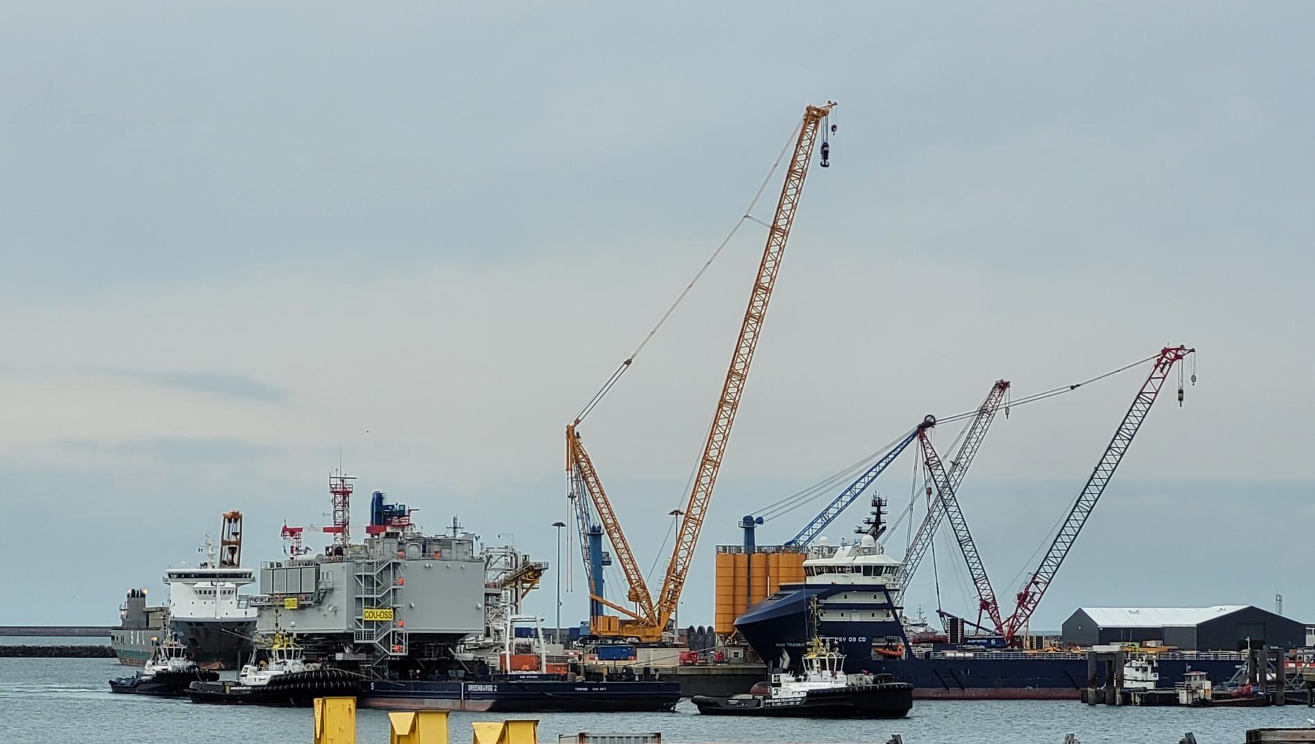 Port de Cherbourg Arrivee_de_la_station electrique_du_champ_eolien_de_Courseulles®PortsdeNormandie