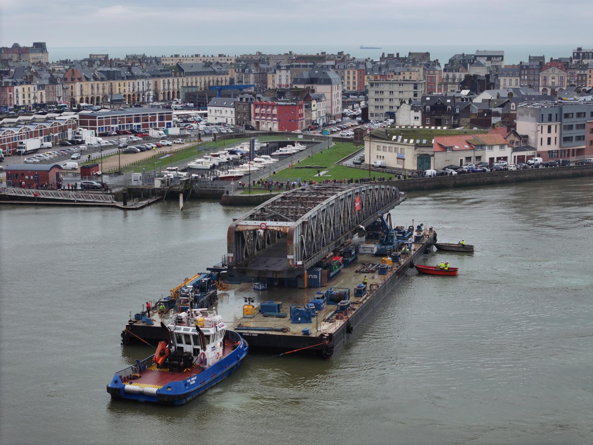Port de Dieppe : transport du pont Colbert
