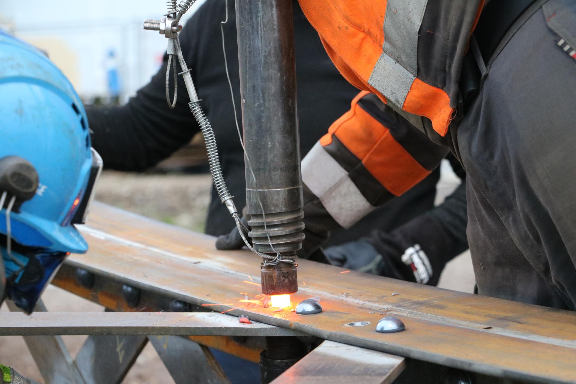 Rivetage à chaud des entretoîses