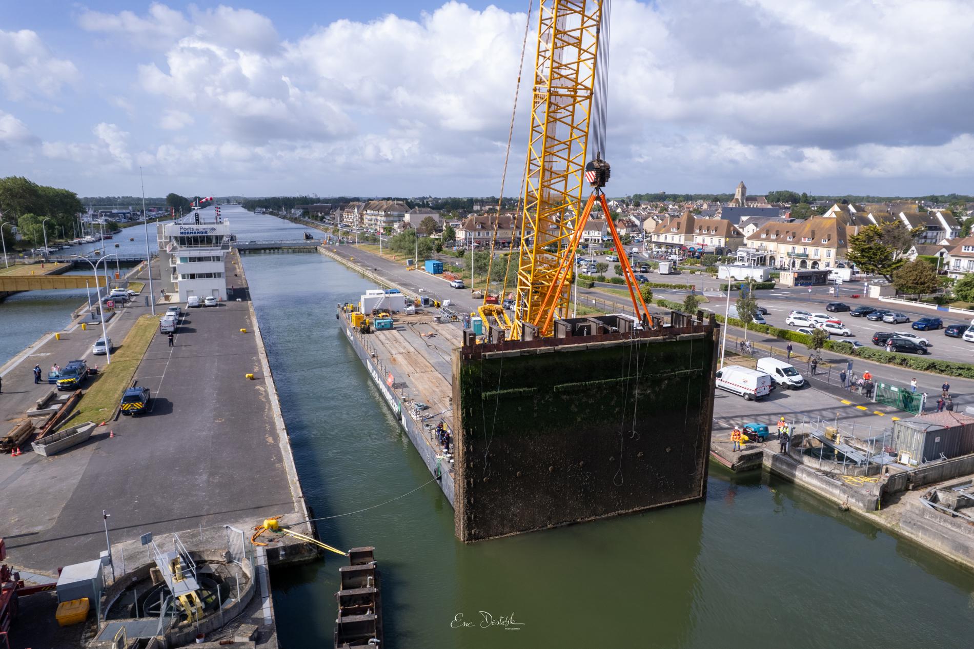 Levage porte d'écluse