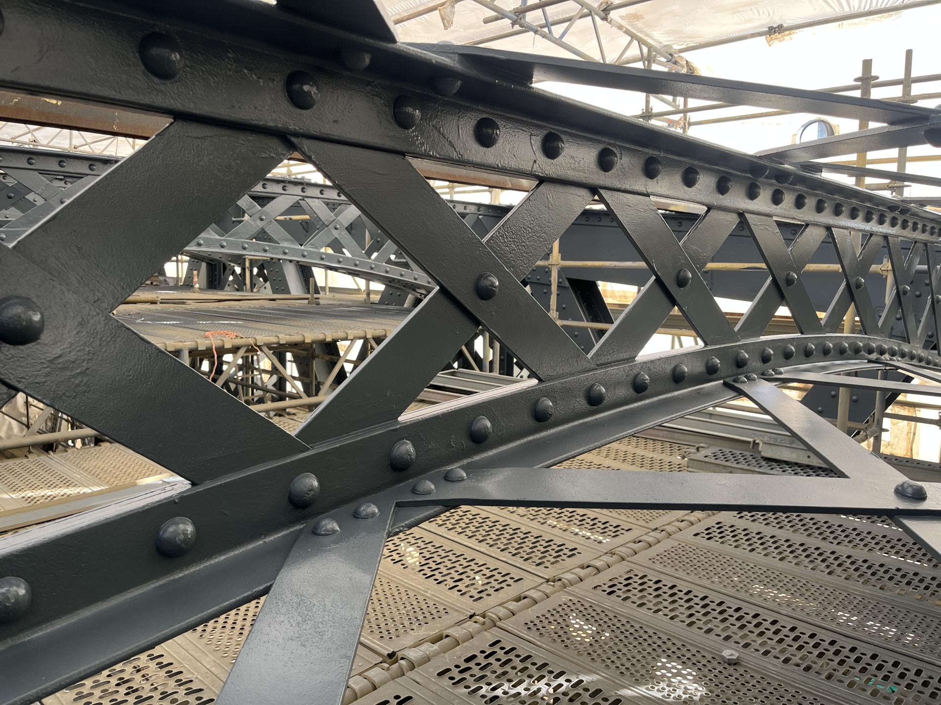 Le pont se dévoile